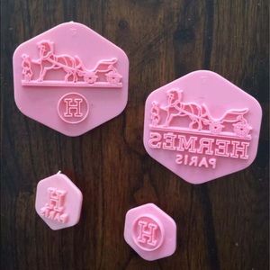 HERMÈS DESIGNER FASHION LOGO COOKIE CUTTER MOLD